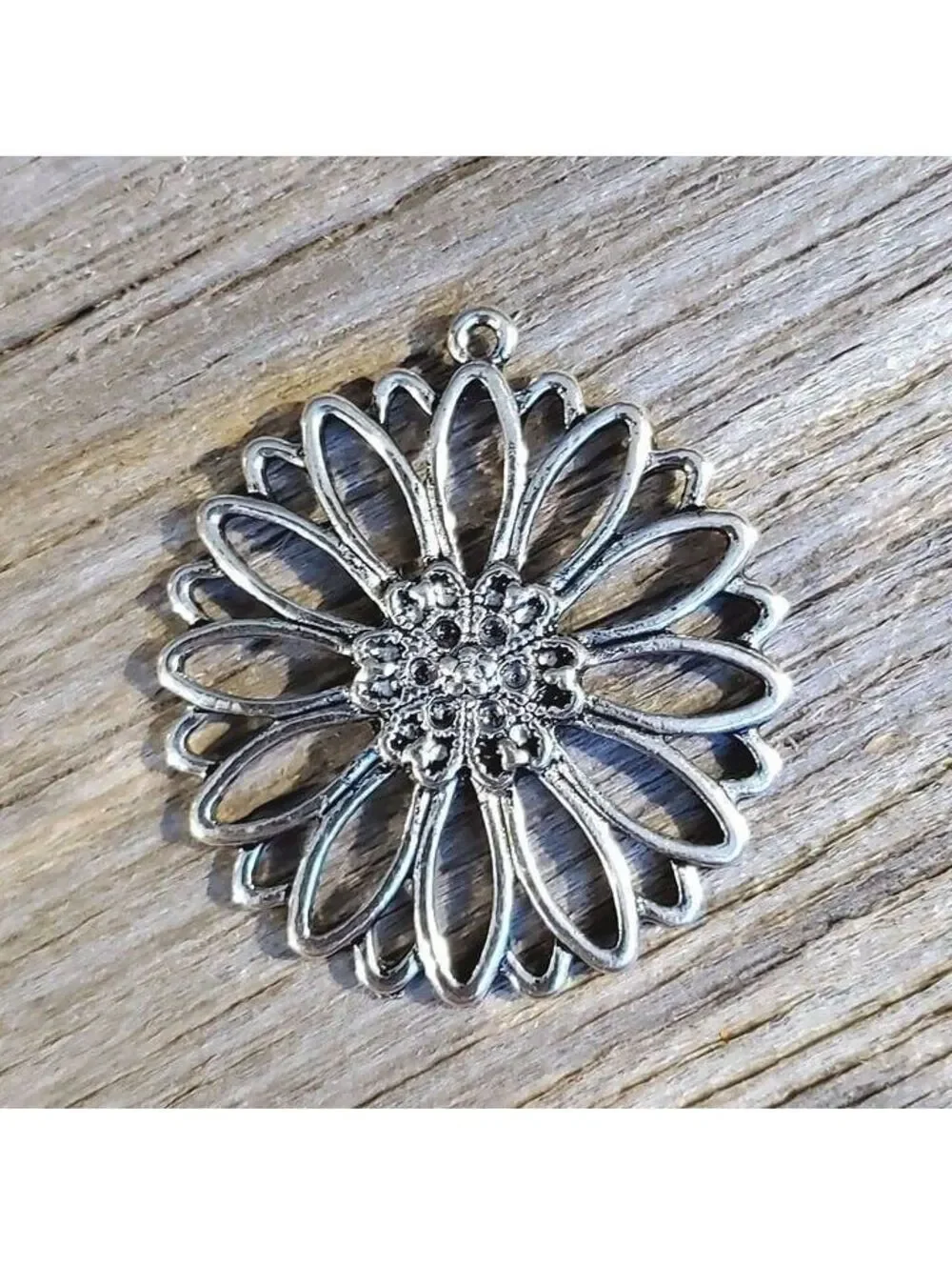 Y2K Antique Silver Plated Mid Century Style Daisy Flower Openwork 39x36mm Pendan